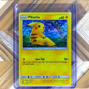 2017 Pokémon - Pikachu Holo 28/73 Shining Legends